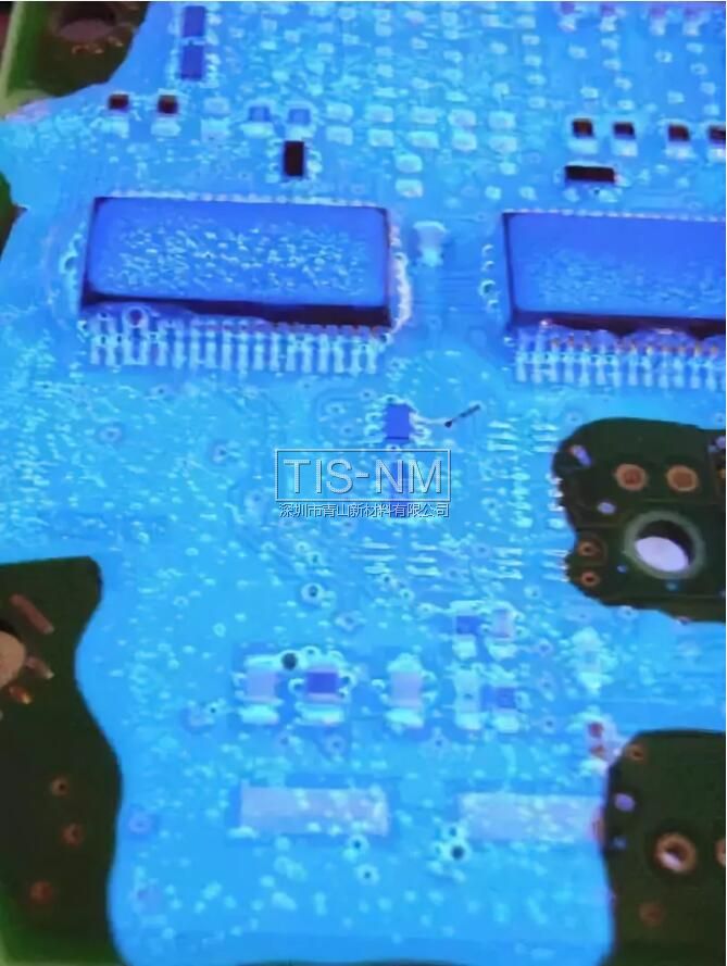 三防漆大小氣泡同時出現